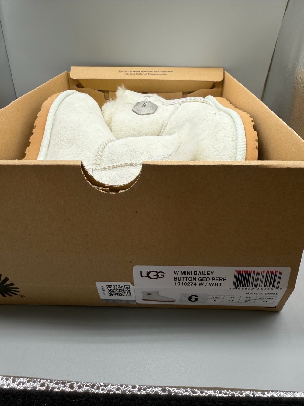 UGG Women’s Mini Bailey Button Geo Perf White Twinface Boots | Size 6 | Rare NIB - Picture 5 of 13